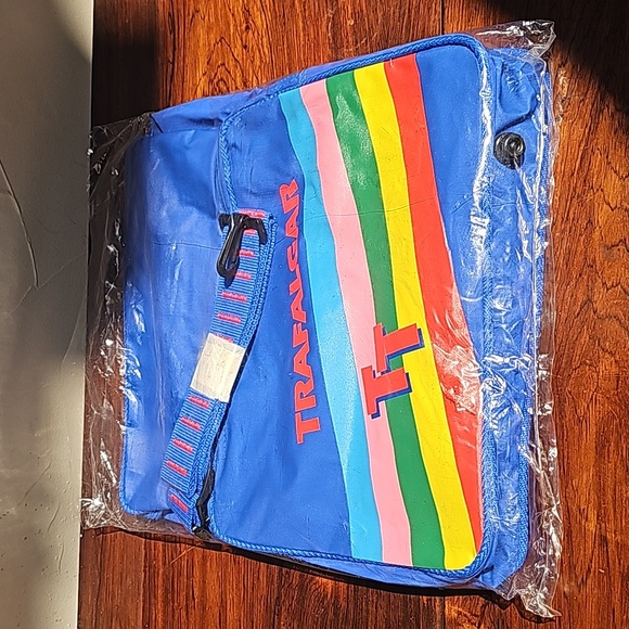 NEW Vintage 80s Trafalgar Rainbow Messenger CArry on Bag zipper unisex - Picture 2 of 14